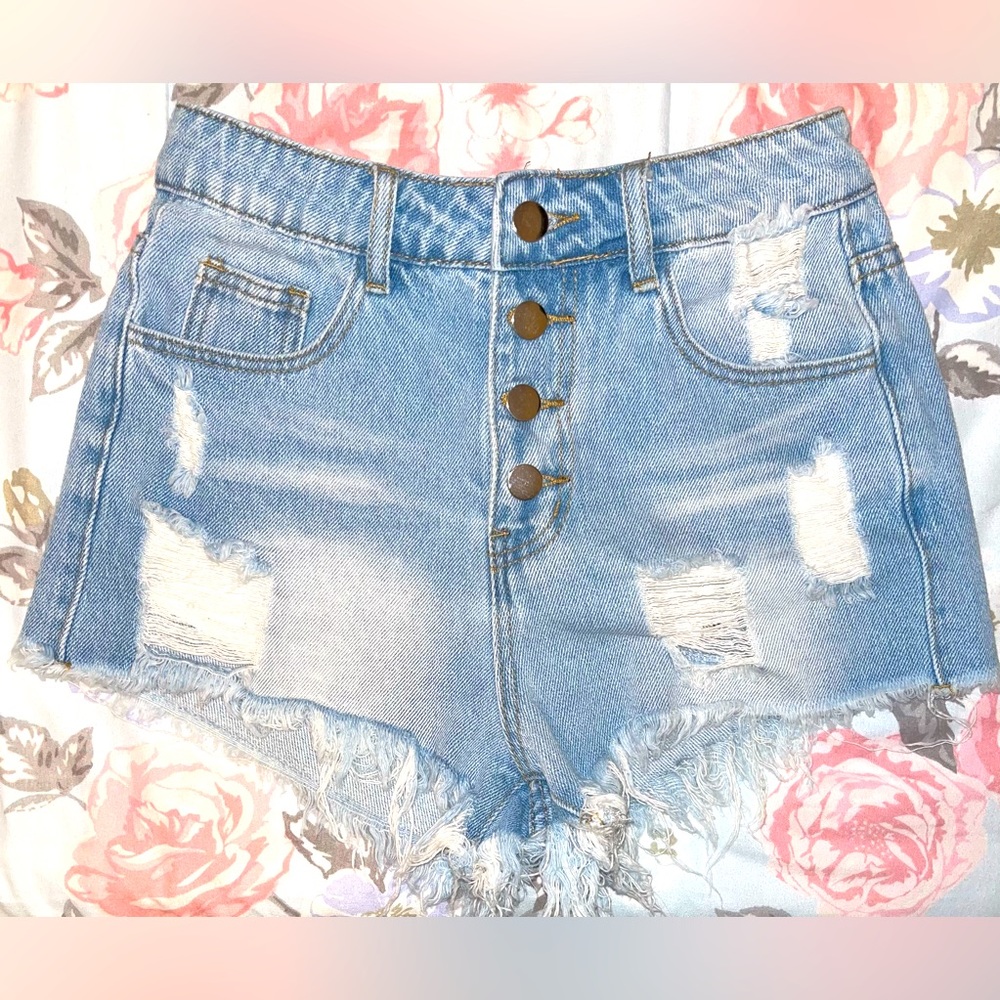 Button Fly Ripped Detail Raw Light Wash Denim Shorts - size Small- *NEVER WORN*